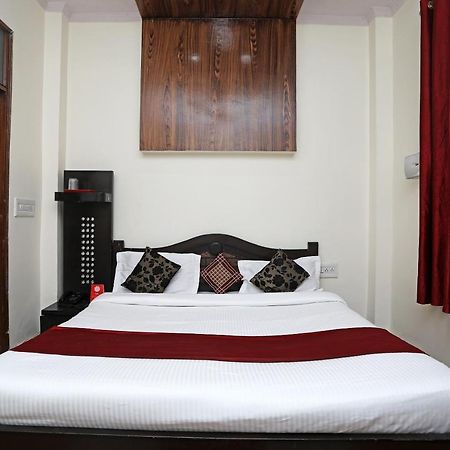 Oyo Stay The Castle Near M2K Cinemas Rohini Нью-Дели Экстерьер фото