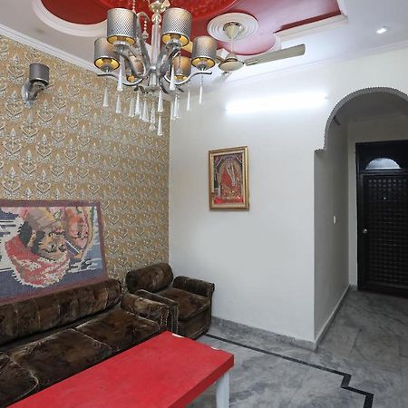Oyo Stay The Castle Near M2K Cinemas Rohini Нью-Дели Экстерьер фото