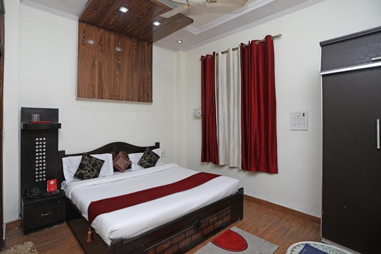 Oyo Stay The Castle Near M2K Cinemas Rohini Нью-Дели Экстерьер фото