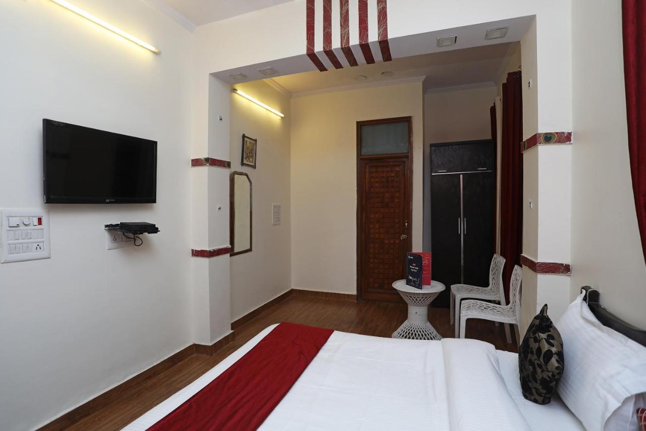 Oyo Stay The Castle Near M2K Cinemas Rohini Нью-Дели Экстерьер фото