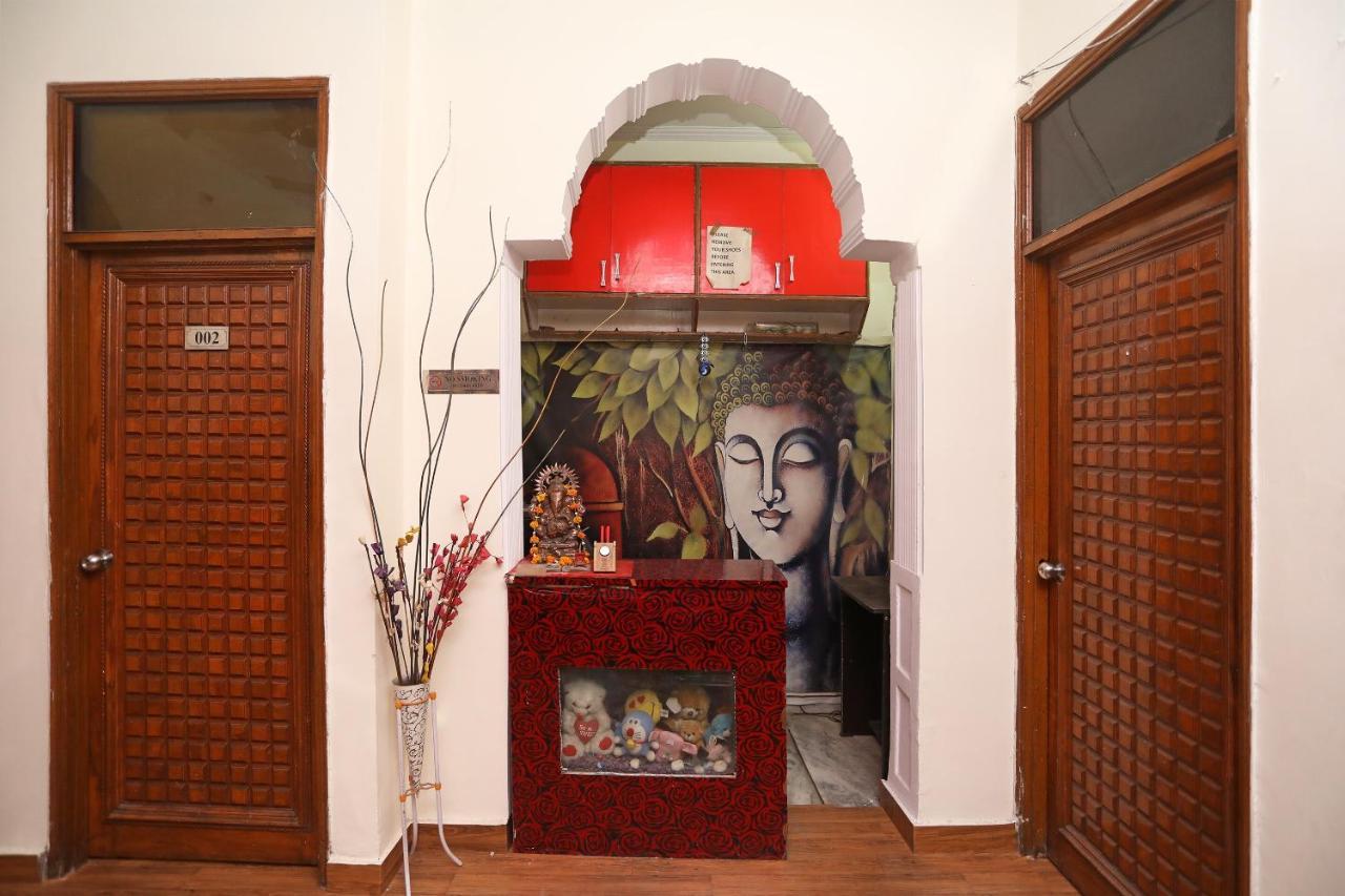 Oyo Stay The Castle Near M2K Cinemas Rohini Нью-Дели Экстерьер фото