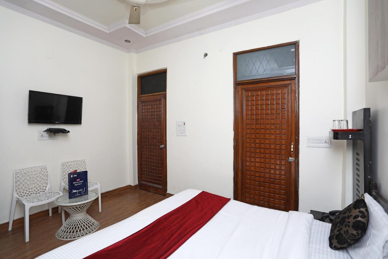 Oyo Stay The Castle Near M2K Cinemas Rohini Нью-Дели Экстерьер фото