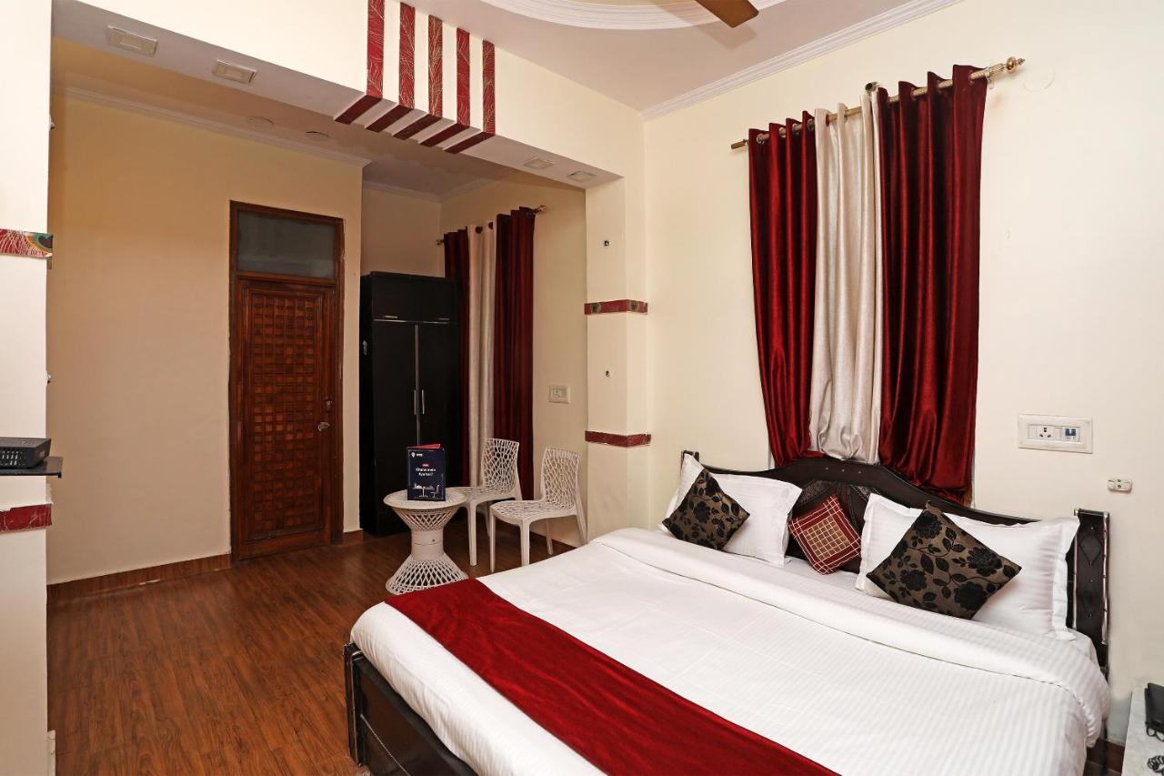 Oyo Stay The Castle Near M2K Cinemas Rohini Нью-Дели Экстерьер фото