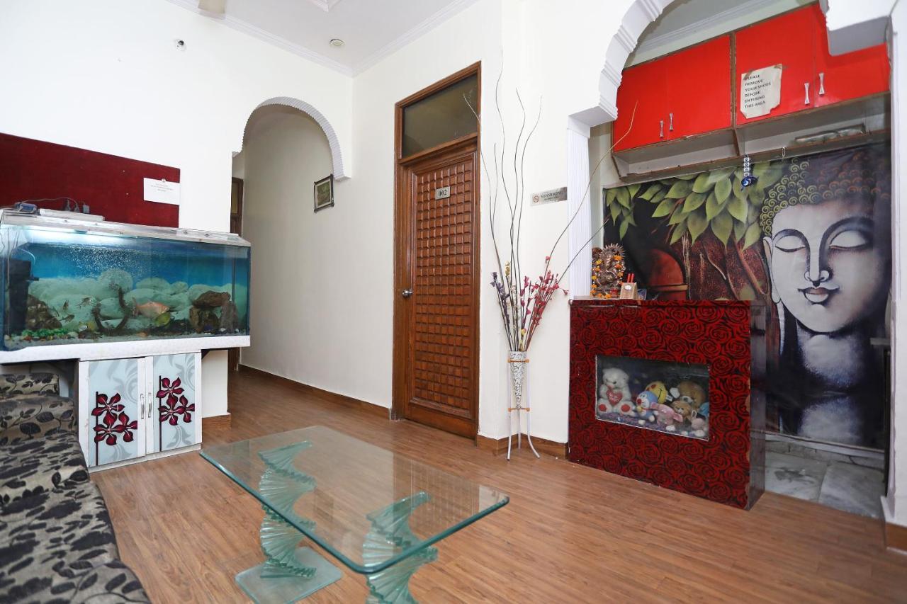 Oyo Stay The Castle Near M2K Cinemas Rohini Нью-Дели Экстерьер фото