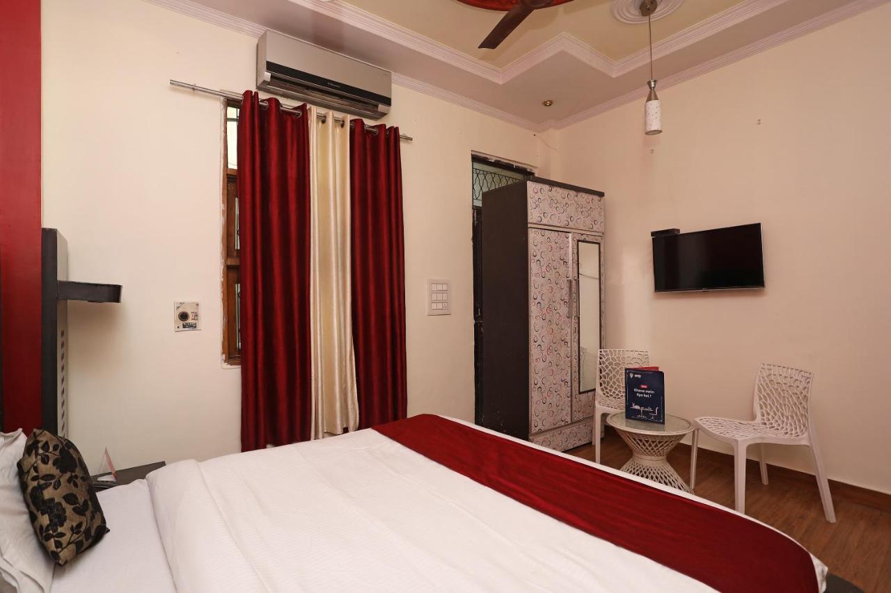 Oyo Stay The Castle Near M2K Cinemas Rohini Нью-Дели Экстерьер фото