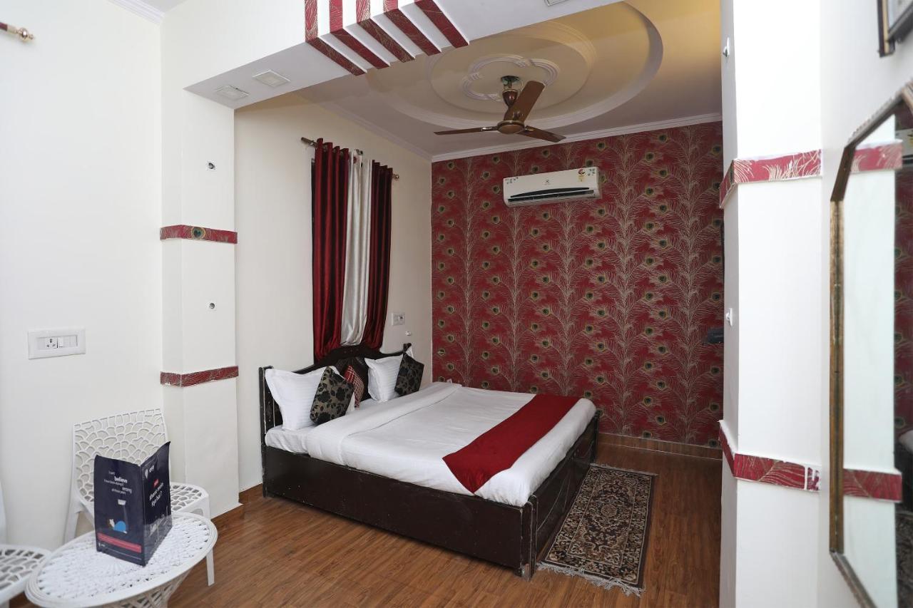 Oyo Stay The Castle Near M2K Cinemas Rohini Нью-Дели Экстерьер фото